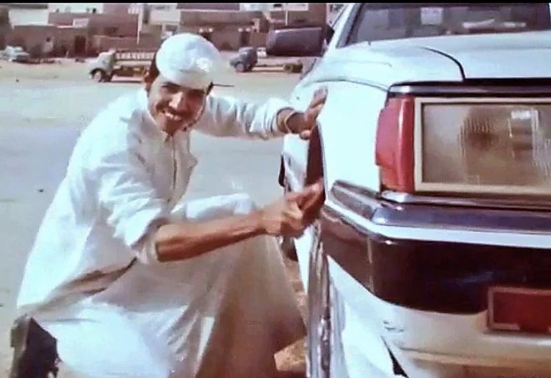 صورة لجيل على بساطتهم دائما مبتسمين