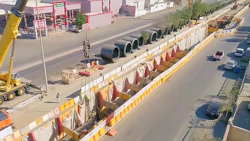 بالصور.. أمانة جدة تنجز 70% من مشروع تصريف الأمطار لحي المنار