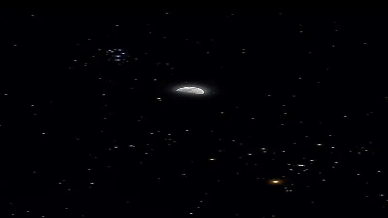 فلكية جدة ترصد اقتران القمر بالثريا اليوم