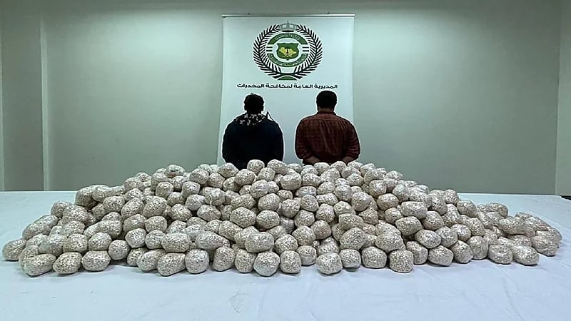 مكافحة المخدرات تضبط مليون قرص إمفيتامين مخدر بحوزة وافدين