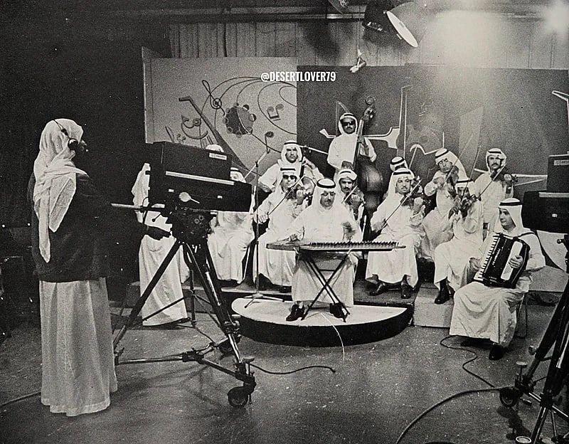 فرقة موسيقية في مبنى التلفزيون بالستينيات الميلادية