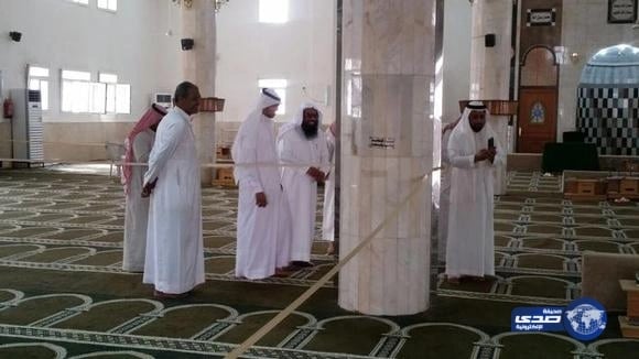 بالصور.. تضرر احدى المساجد من  المقذوفات الحوثية  في صامطة