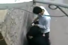 عراقي يساوم محجبة على شرفها بالمال