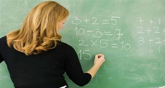 طالب يمارس الجنس مع معلمته 10 مرات وتتركه لتعاشر زميله فيفضحها