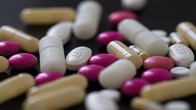 مختص يفسر سبب عدم صرف "ليريكا" إلا وصفه طبية (فيديو)