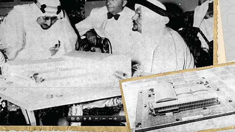 صورة نادرة للملك سعود مع مجسم مبنى الإذاعة بالرياض