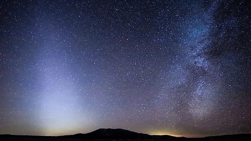 "فلكية جدة" تحدد أفضل وقت لرؤية الضوء البروجي في سماء المملكة