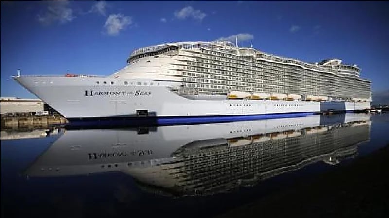 بالفيديو.. أطول سفينة سياحية بالعالم تتعرض لحادث