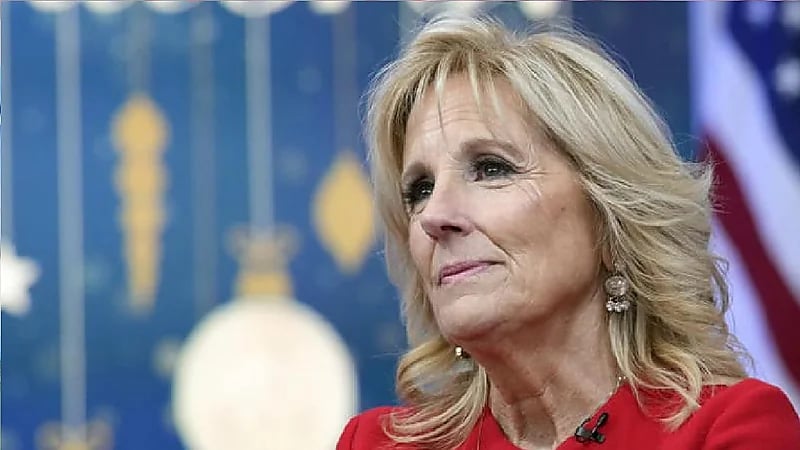 زوجة بايدن تستعد لاستئصال كتلة من فوق عينها