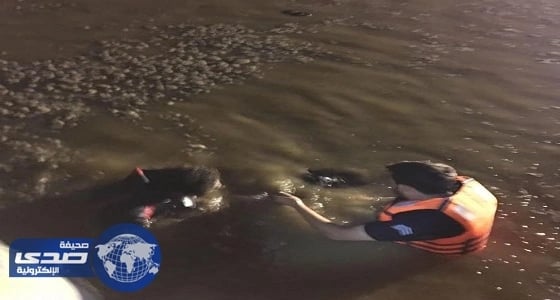 بالصور.. انتشال جثث 3 أطفال من مستنقع بالليث