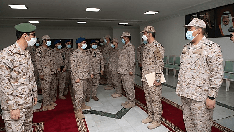 رئيس الأركان العامة يزور المنطقة الجنوبية ويلتقي بالمرابطين في الحد الجنوبي