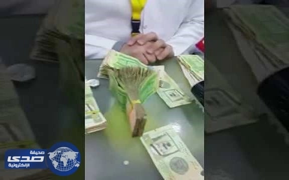 بالفيديو.. مواطن يكشف دخل المتسولين عند الإشارات