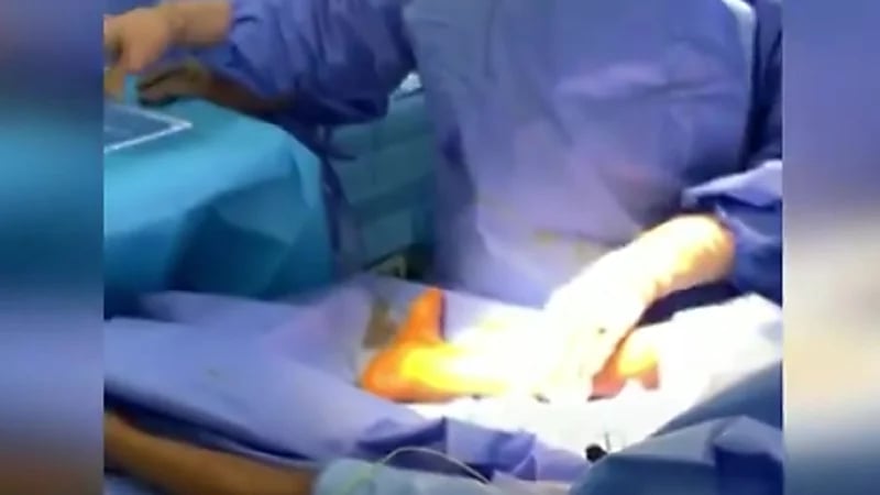 بالفيديو .. المملكة تسجل نجاح أول عملية زراعة جهاز محفز للمثانة لـ"طفلة"