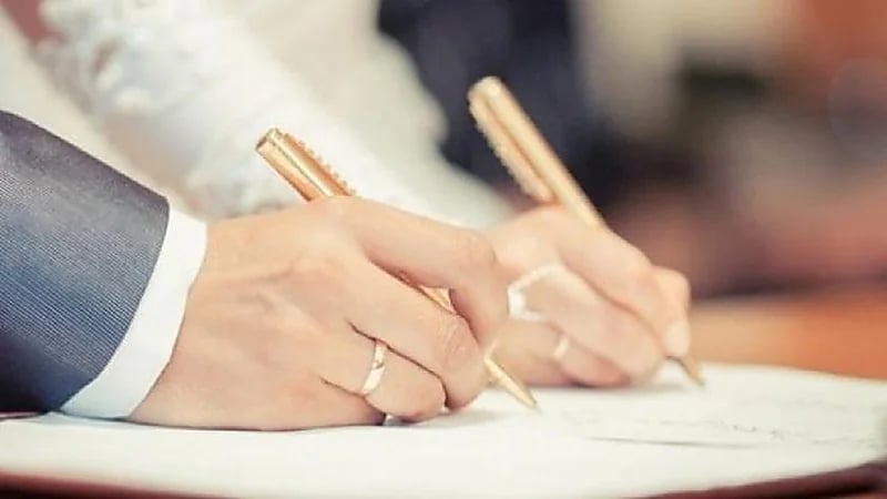 والد عروس يرفض كتابة قائمة المنقولات لابنته ويكتفي برسالة للزوج