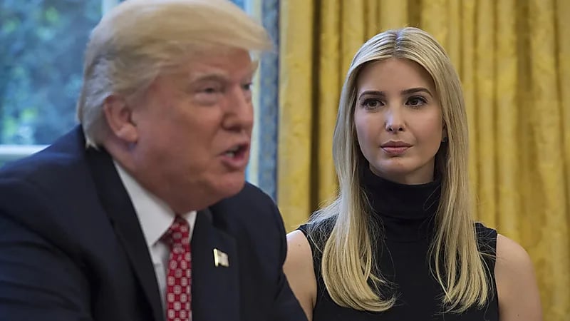 مسؤولون أمريكيون : إيفانكا ترامب ابتعدت عن والدها بعد هزيمته في الانتخابات
