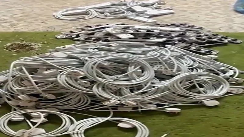 ضبط معمل مخالف للغش في التوصيلات الكهربائية بالدمام "فيديو"