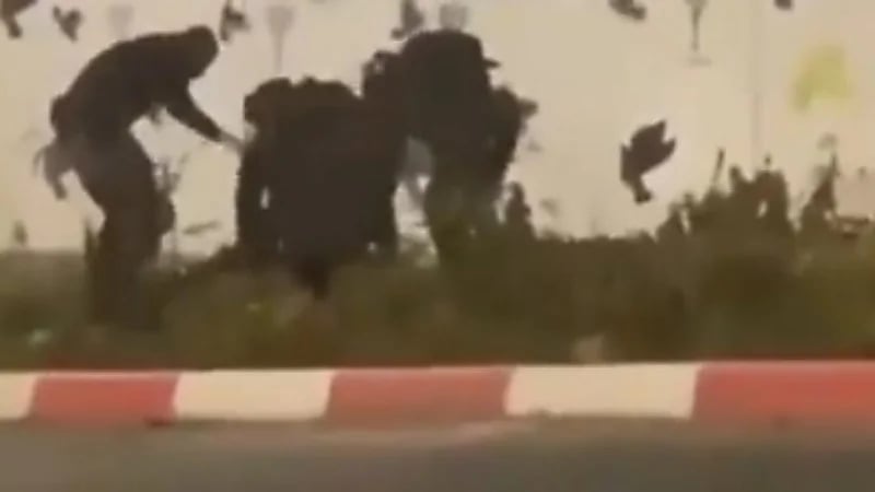 شاهد.. لحظة القبض على اثنين من الأسرى الفلسطينيين الذين فرّوا من سجن جلبوع