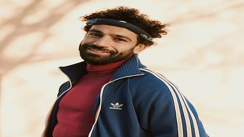 محمد صلاح يثير الجدل بإطلالة الشورت والكاب "صور"