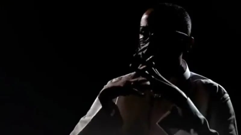 شاهد.. مسجون في قضية مخدرات يكشف ما فعله لحظة القبض عليه 