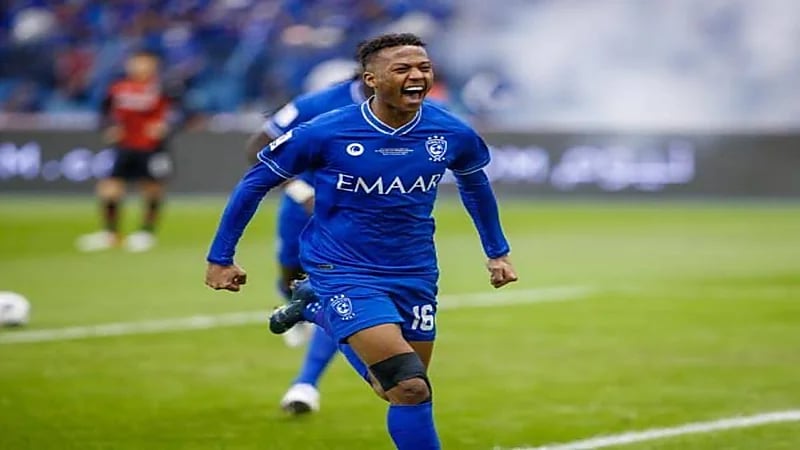 تحديد موقف الدوسري من المشاركة مع الهلال 