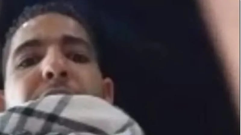 لص سرق هاتف فتاه فكشفته مكالمة عبر الفيديو