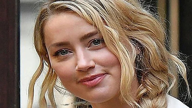 مواطن يطلب الزواج من آمبرد هيرد: أنا أفضل من الشايب اللي كنتِ تعرفينه 