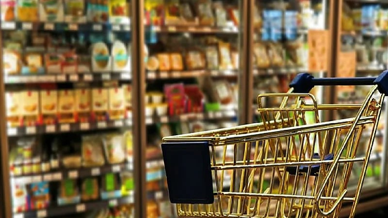 خبير اقتصادي: أوقفوا التقسيط والشراء بفوائد في المرحلة القادمة