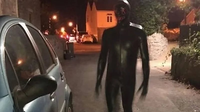 شبح أعرج القدمين يرعب سكان قرية ريفية بأكملها