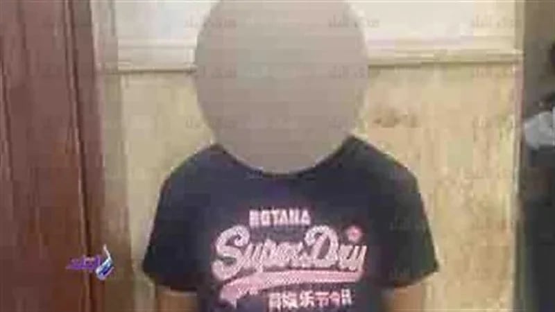 شاب يأكل أذن جاره ويعتدي على نجله