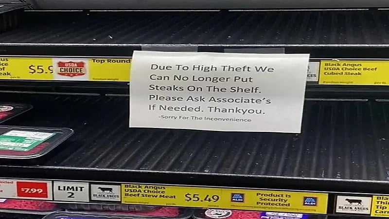 متاجر أمريكية تزيل البضائع من الرفوف بعد تزايد السرقات