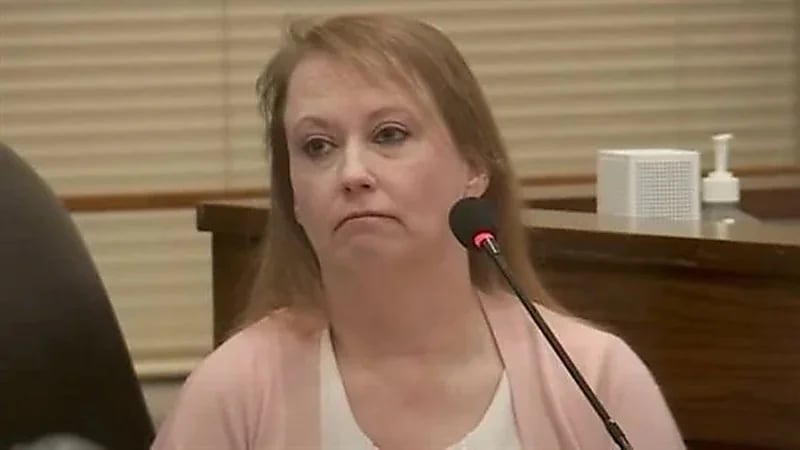 سيدة تقتل زوجها بعدما أجبرها على إقامة علاقة مع ١٠٠ رجل