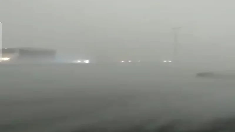 شاهد.. عاصفة أمطار غزيرة على طريق "أبوعريش_ أحد المسارحة" 