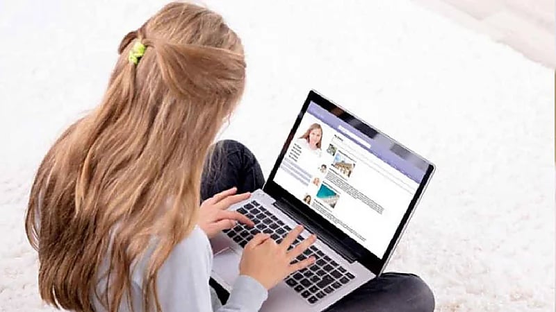 بالفيديو ..  مستشار أسري: الإكثار من متابعة المشاهير يؤثر على العلاقة الزوجية