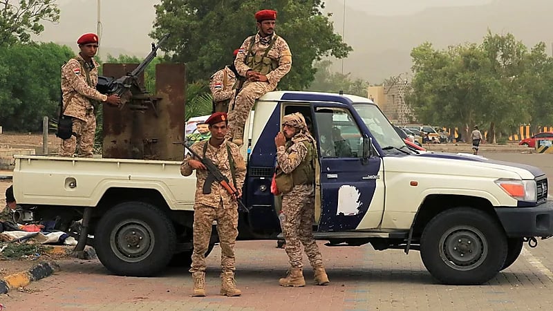 ضبط قذائف وذخائر شديدة الانفجار بحافلة ركاب في عدن‎‎