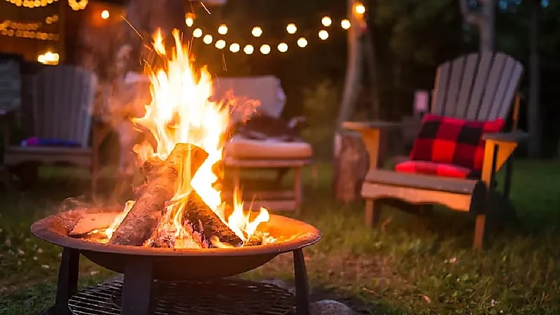 استشاري يحذر من إشعال الحطب في مكان مغلق والنوم: قد لا تستيقظ نهائياً