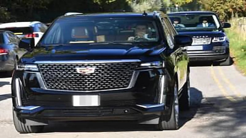 شاهد.. رونالدو يصل تدريبات مانشستر يونايتد وسط حراسة مشددة