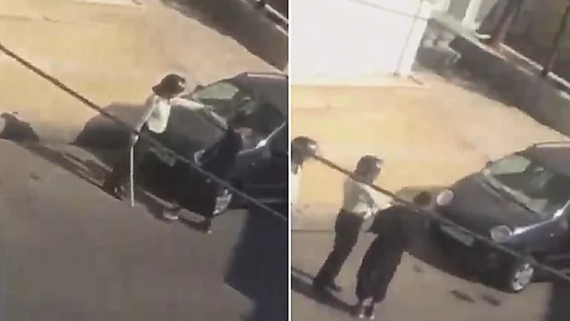 "استدرجوه وضربوه".. لحظة هروب شاب إيراني من عصا "البسيج"