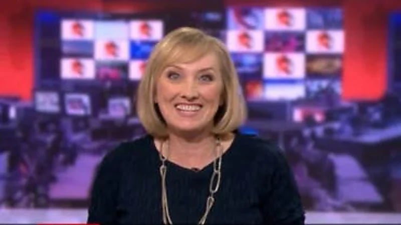 إيقاف مذيعة بريطانية عن العمل بعدما ابتهجت على الهواء لرحيل جونسون