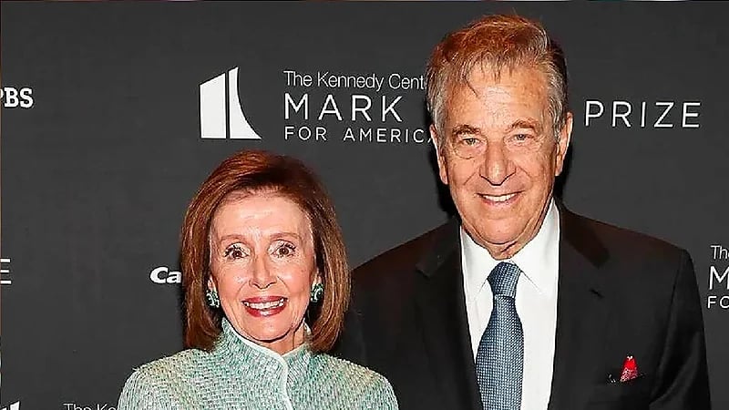 رجل يقتحم منزل رئيسة مجلس النواب الأمريكي