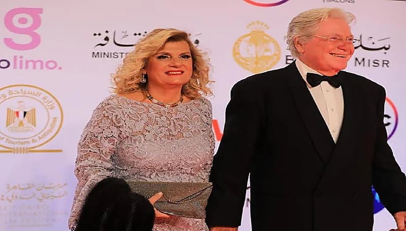 بالصور.. بوسي شلبي تتعرض لموقف محرج على السجادة الحمراء