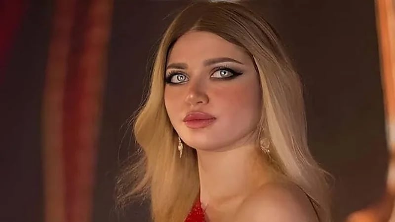 شاهد..  إطلالة مثيرة للفنانة ياسمين الخطيب تجذب الأنظار 