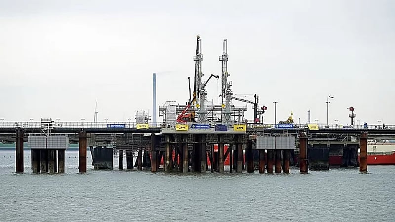 ألمانيا تدشن أول وحدة عائمة لاستقبال الغاز المسال