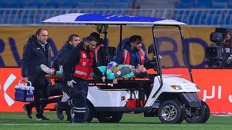 الكشف عن حجم إصابة حارس النصر ومدة غيابه عن الملاعب 