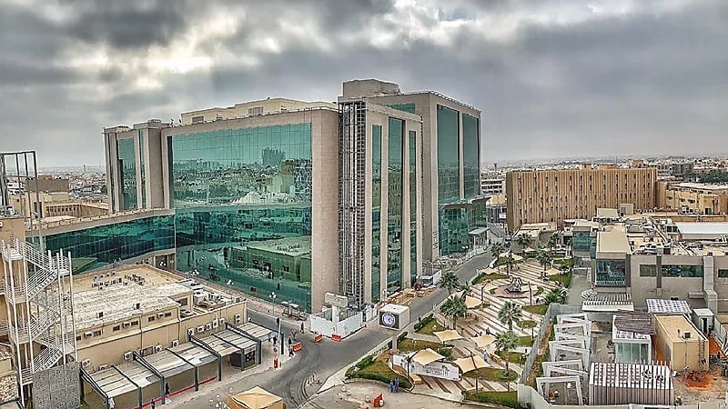 "سعود الطبية" توفر وظائف إدارية شاغرة