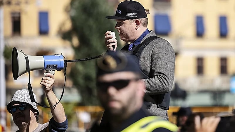 تهديدات بالقتل تلاحق منفذ واقعة حرق القرآن الكريم