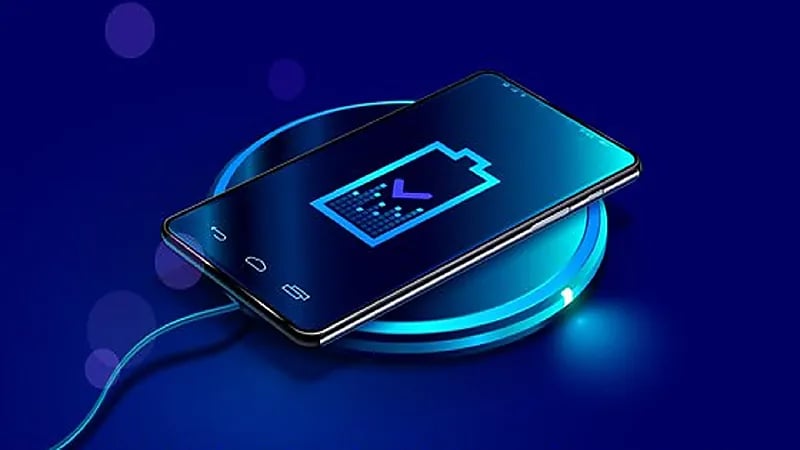 "الاتصالات" تدرس توحيد شواحن الهواتف الذكية في المملكة