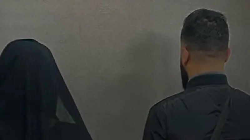 ضبط عاملة آسيوية تعمل في صالون للحلاقة الرجالية في الخبر