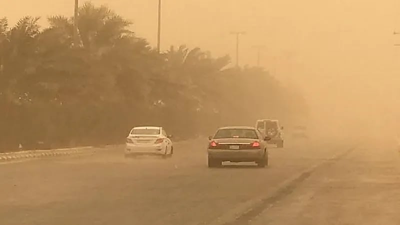 هبوب رياح نشطة وأتربة مثارة على المدينة المنورة