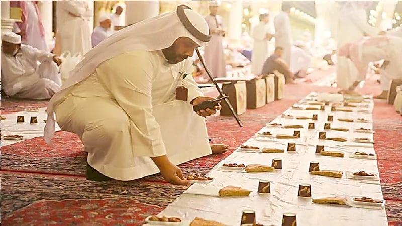 بالفيديو .. السماح بالتعاقد مع شركات لتقديم خدمات الإفطار بالمسجد النبوي