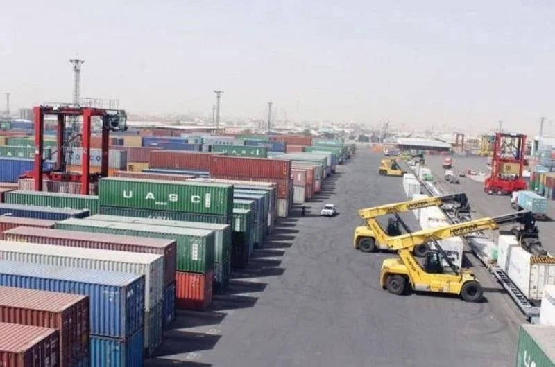 إقامة مزاد علني لبيع "بضائع متروكة" في الميناء الجاف